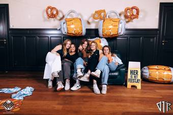 oktoberfest-photobooth_113_2023-10-17-VTKOpeningsfuif - 72ppi - 121