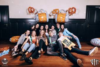 oktoberfest-photobooth_127_2023-10-17-VTKOpeningsfuif - 72ppi - 135
