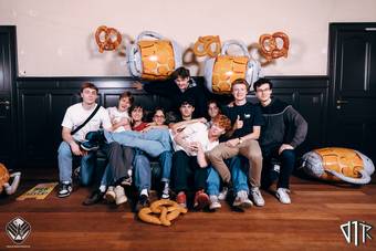oktoberfest-photobooth_137_2023-10-17-VTKOpeningsfuif - 72ppi - 145