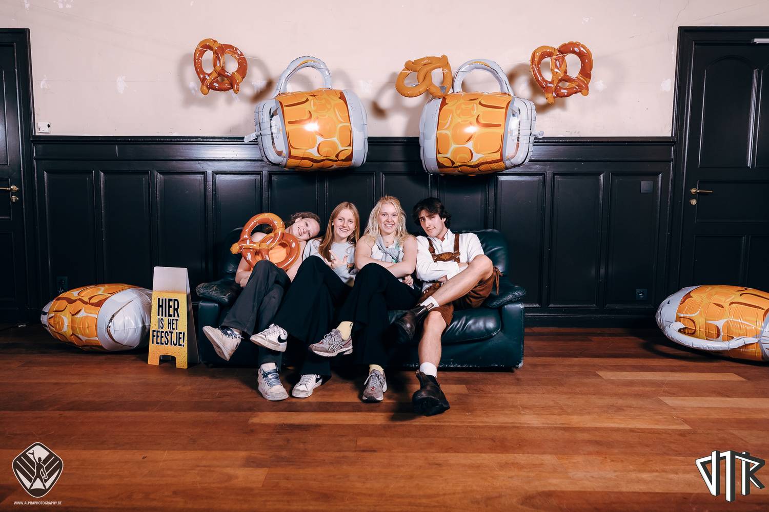 oktoberfest-photobooth_142_2023-10-17-VTKOpeningsfuif - 72ppi - 150