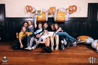 oktoberfest-photobooth_242_2023-10-17-VTKOpeningsfuif - 72ppi - 250