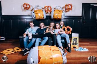 oktoberfest-photobooth_25_2023-10-17-VTKOpeningsfuif - 72ppi - 026