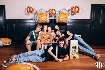 oktoberfest-photobooth_71_2023-10-17-VTKOpeningsfuif - 72ppi - 075